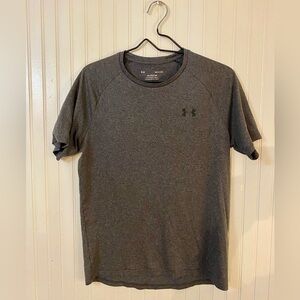 Men’s Size Small Under Armour Grey Shirt Like New